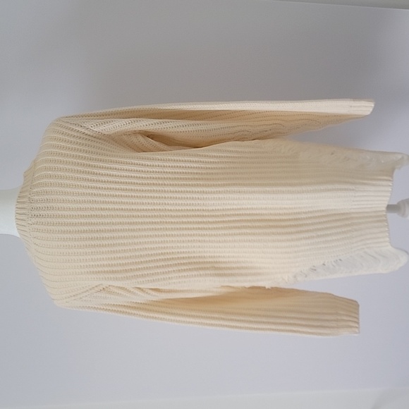 NWT Venus Women Loose Knitted Light Cream Crew Neck Distressed Sweater Size M - Picture 5 of 11